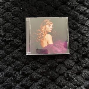 Speak Now (Taylor’s Version) - comes with 2 cds a lyric booklet